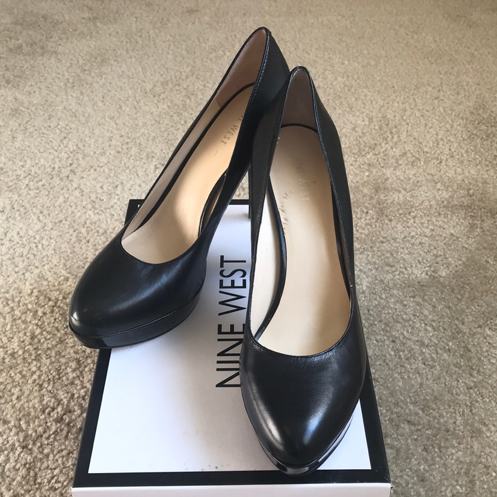 Nine West black platform pumps size 8.5